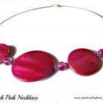 Sprayed shell necklace peacock collection pink