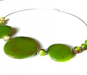  Sprayed shell necklace peacock collection green