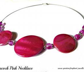 Sprayed shell necklace peacock collection pink